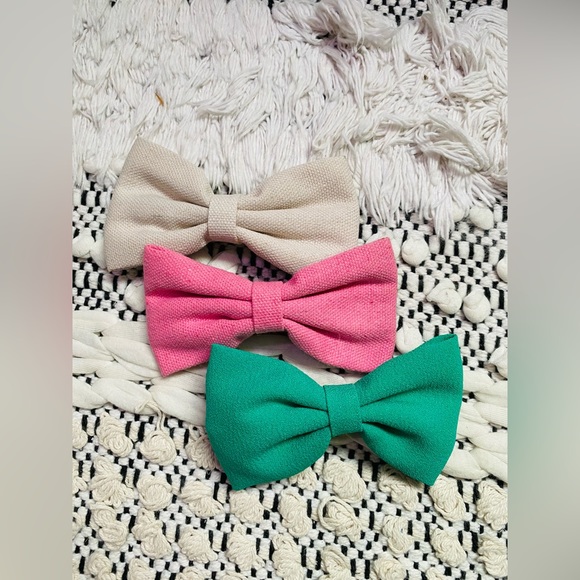 2/$10 Hair Bows, clips - Picture 1 of 2